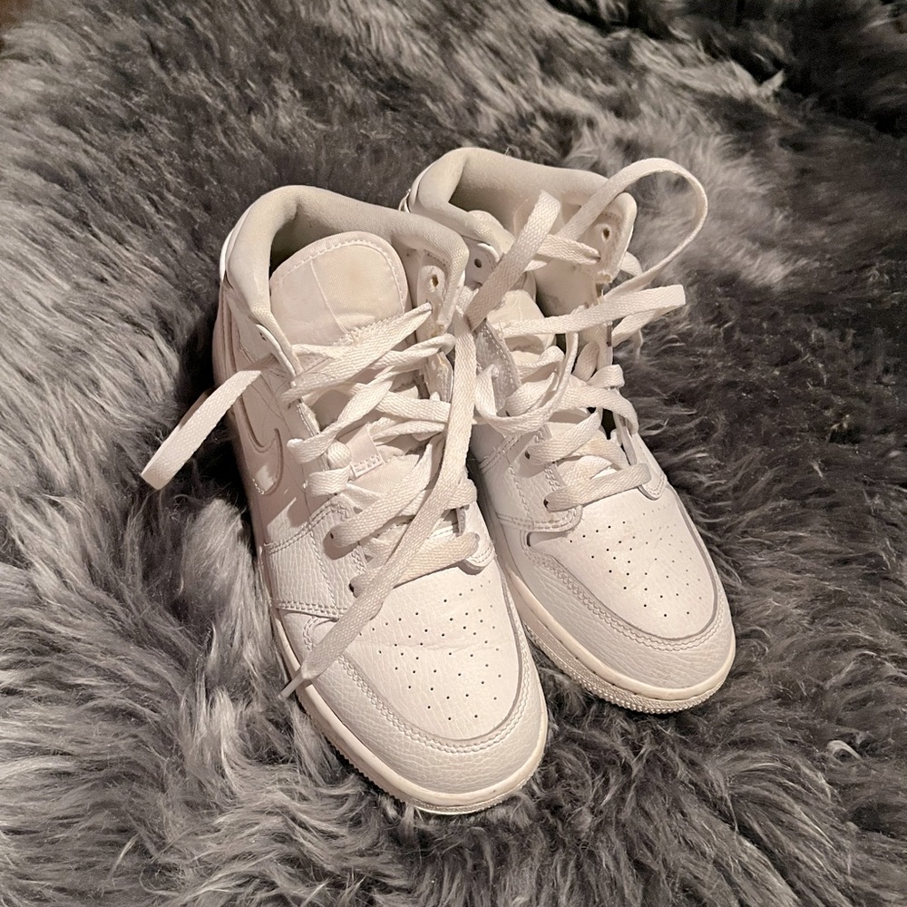 Jordan 1 mid